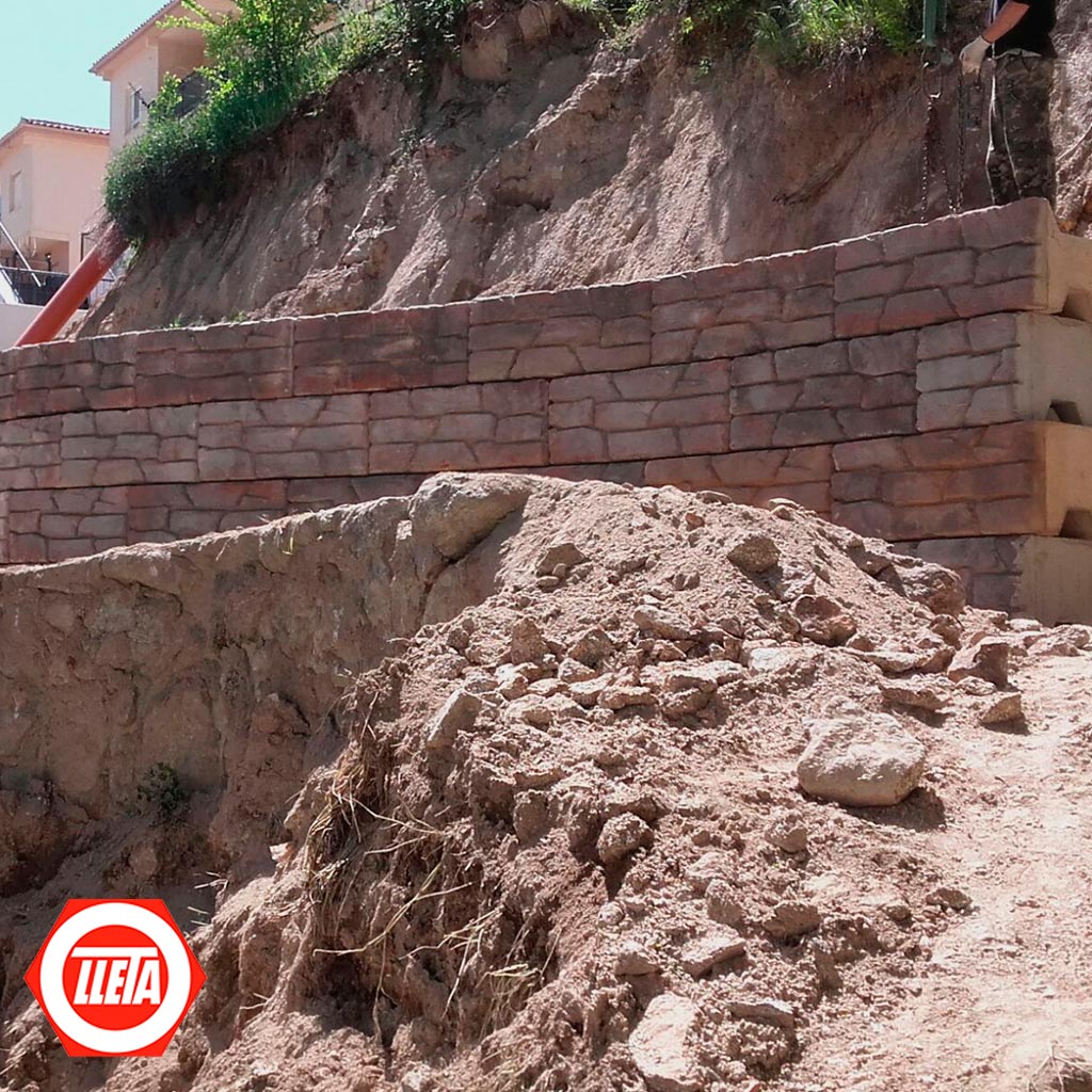 Muros de contención en Baños de Montemayor